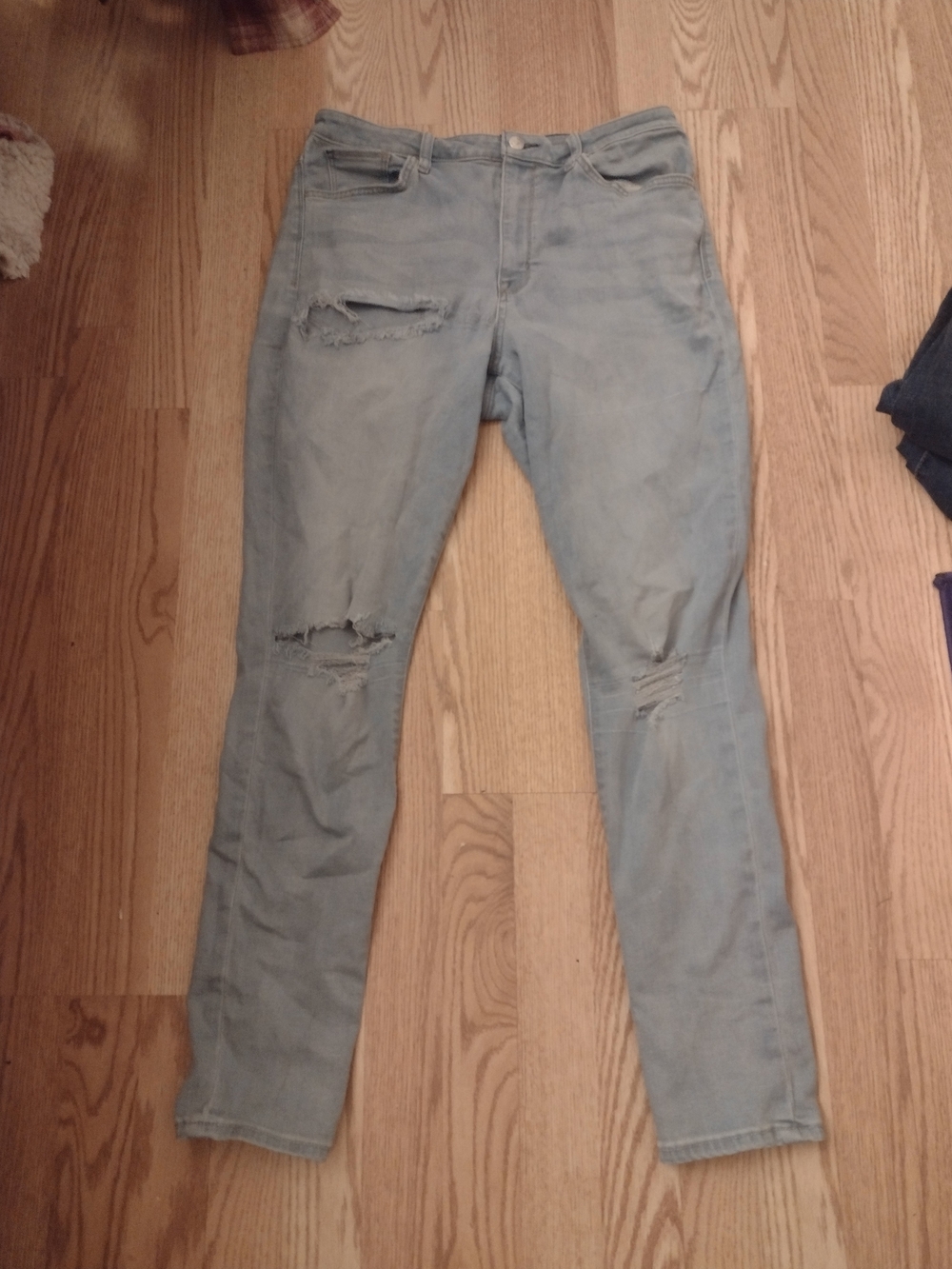 Arizona Jean Company Light Blue Distressed Skinny Jeggings, Size 15